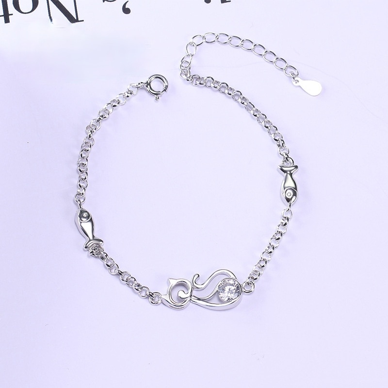 Silver cat bracelet of student&s personality is a bra..